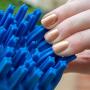S&T INC. Soap Dispensing Shampoo Brush for Bathing and Grooming Pets, Massaging Rubber Bristles with Easy Grip Handle for Dogs and Cats, Blue (517601)